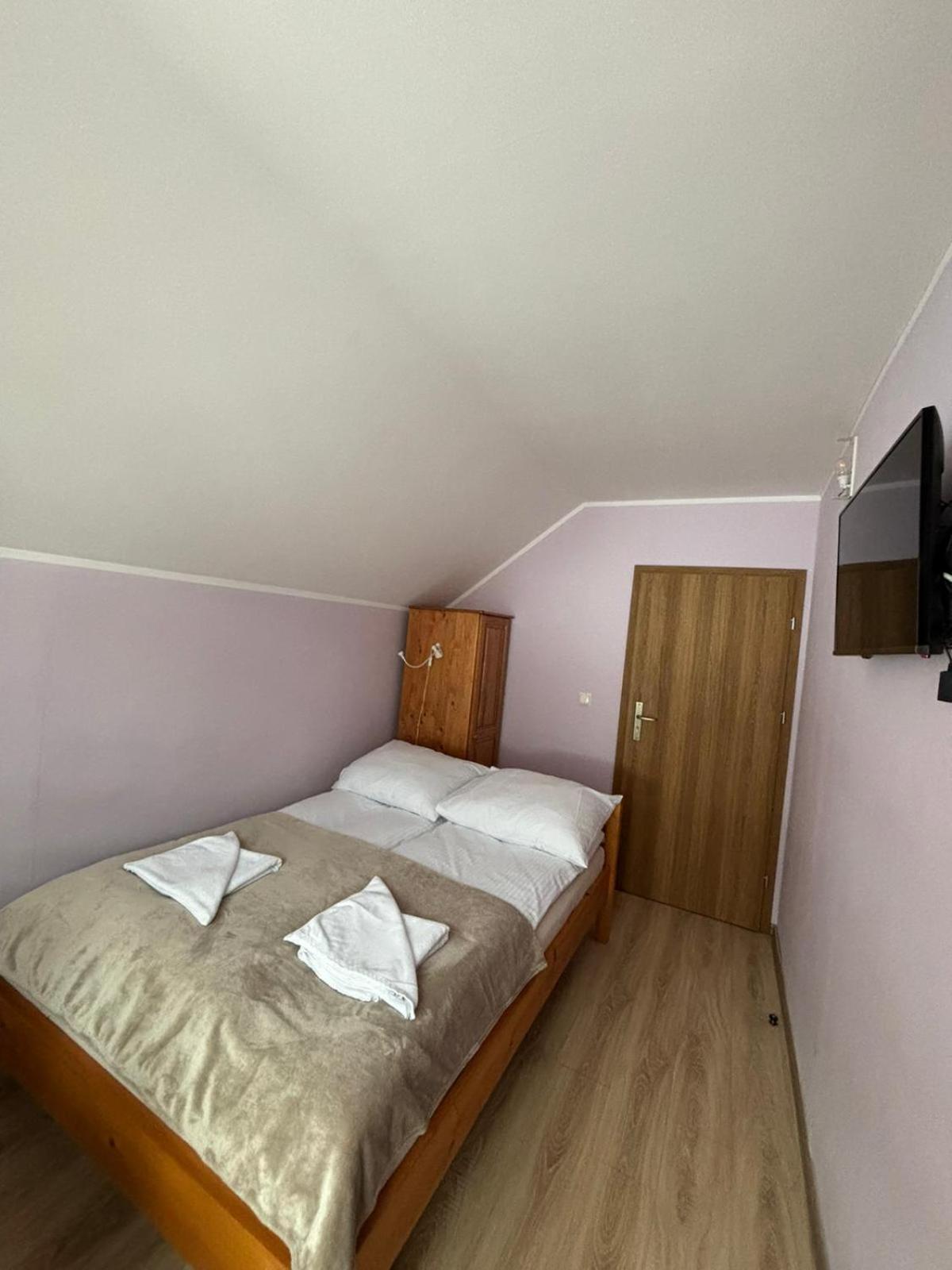 Jasminowe Ogrody Bed & Breakfast Щирк Екстериор снимка