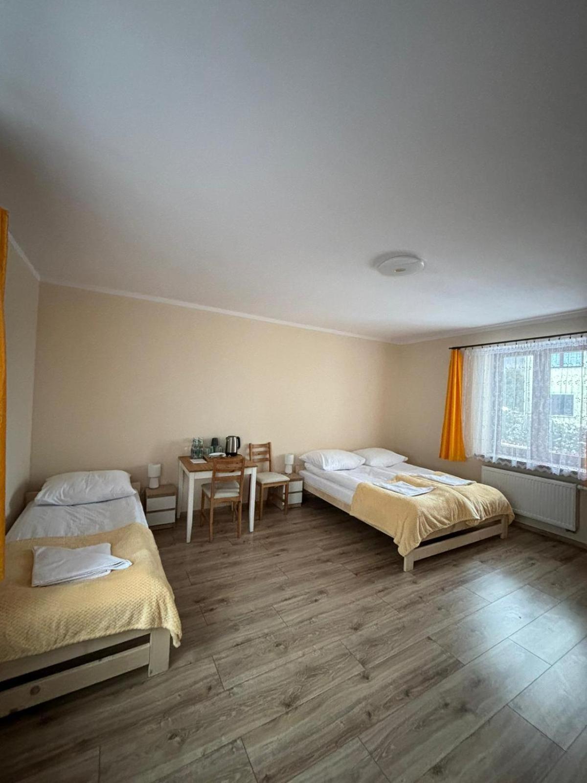 Jasminowe Ogrody Bed & Breakfast Щирк Екстериор снимка