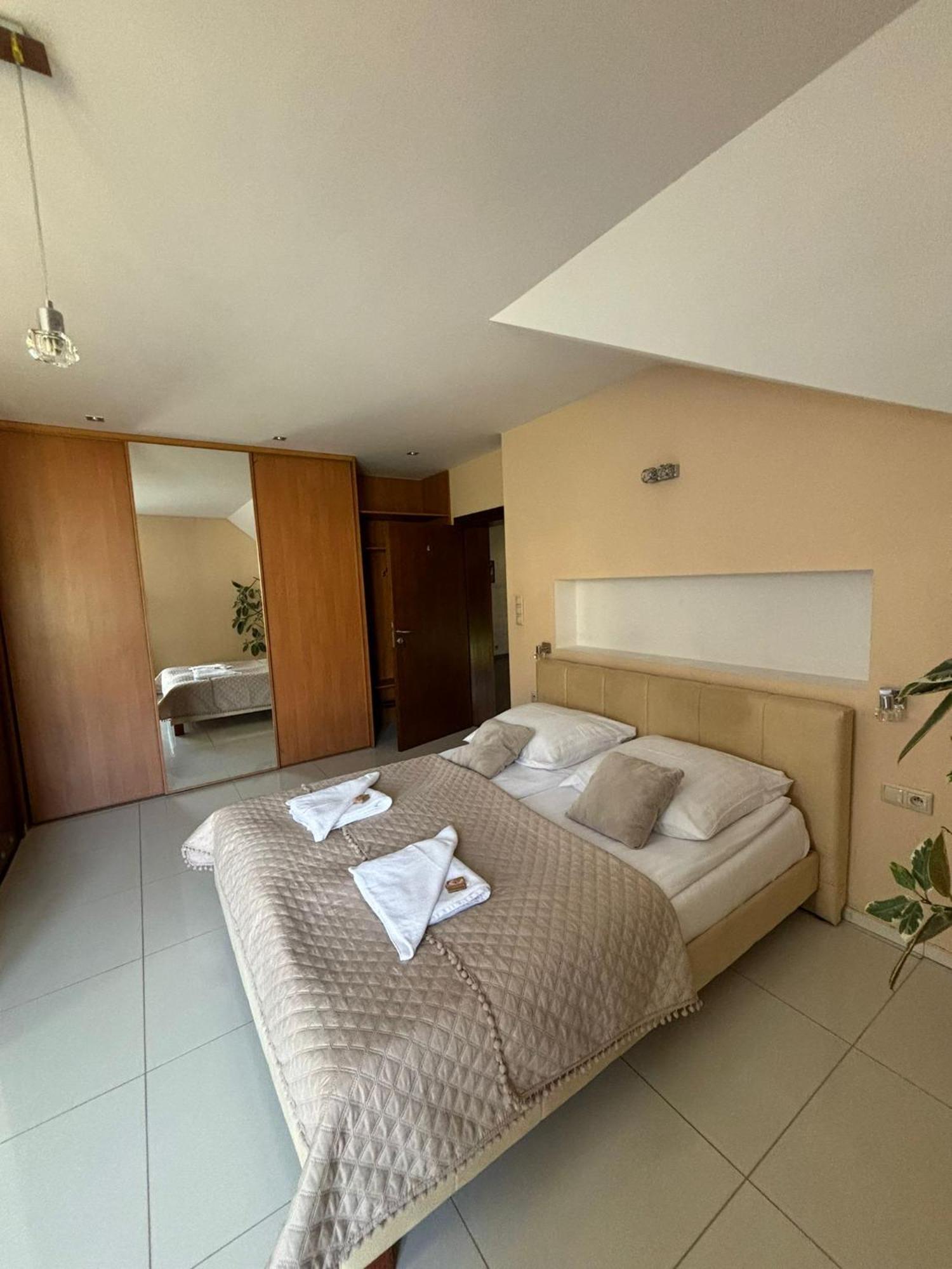 Jasminowe Ogrody Bed & Breakfast Щирк Екстериор снимка