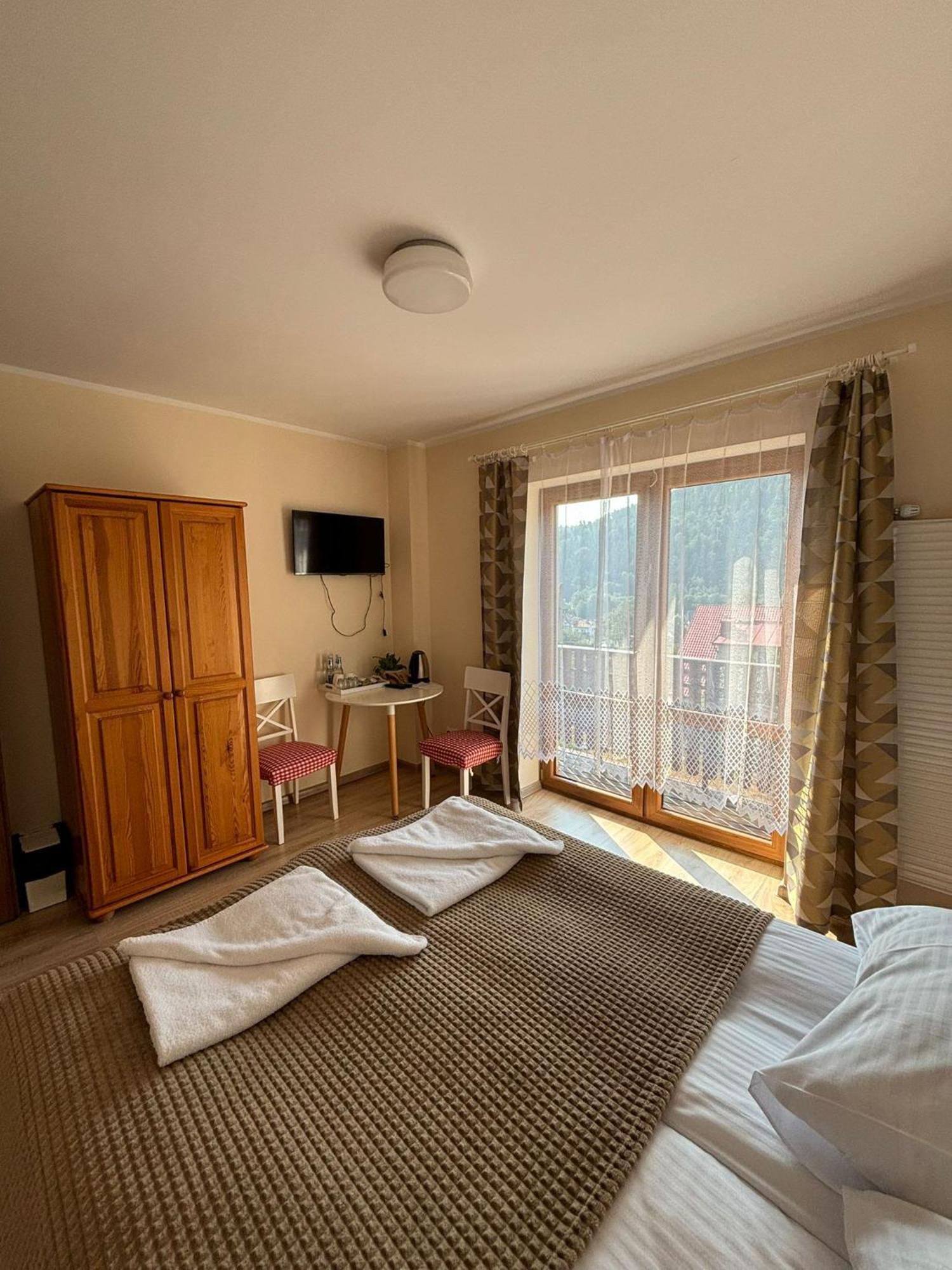 Jasminowe Ogrody Bed & Breakfast Щирк Екстериор снимка