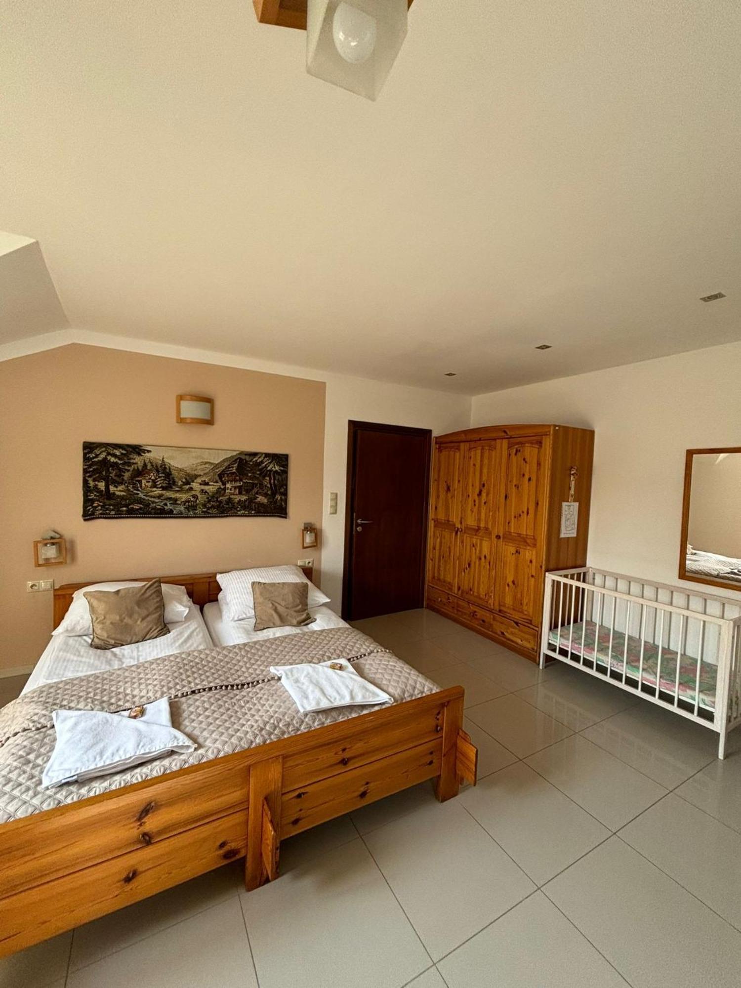 Jasminowe Ogrody Bed & Breakfast Щирк Екстериор снимка