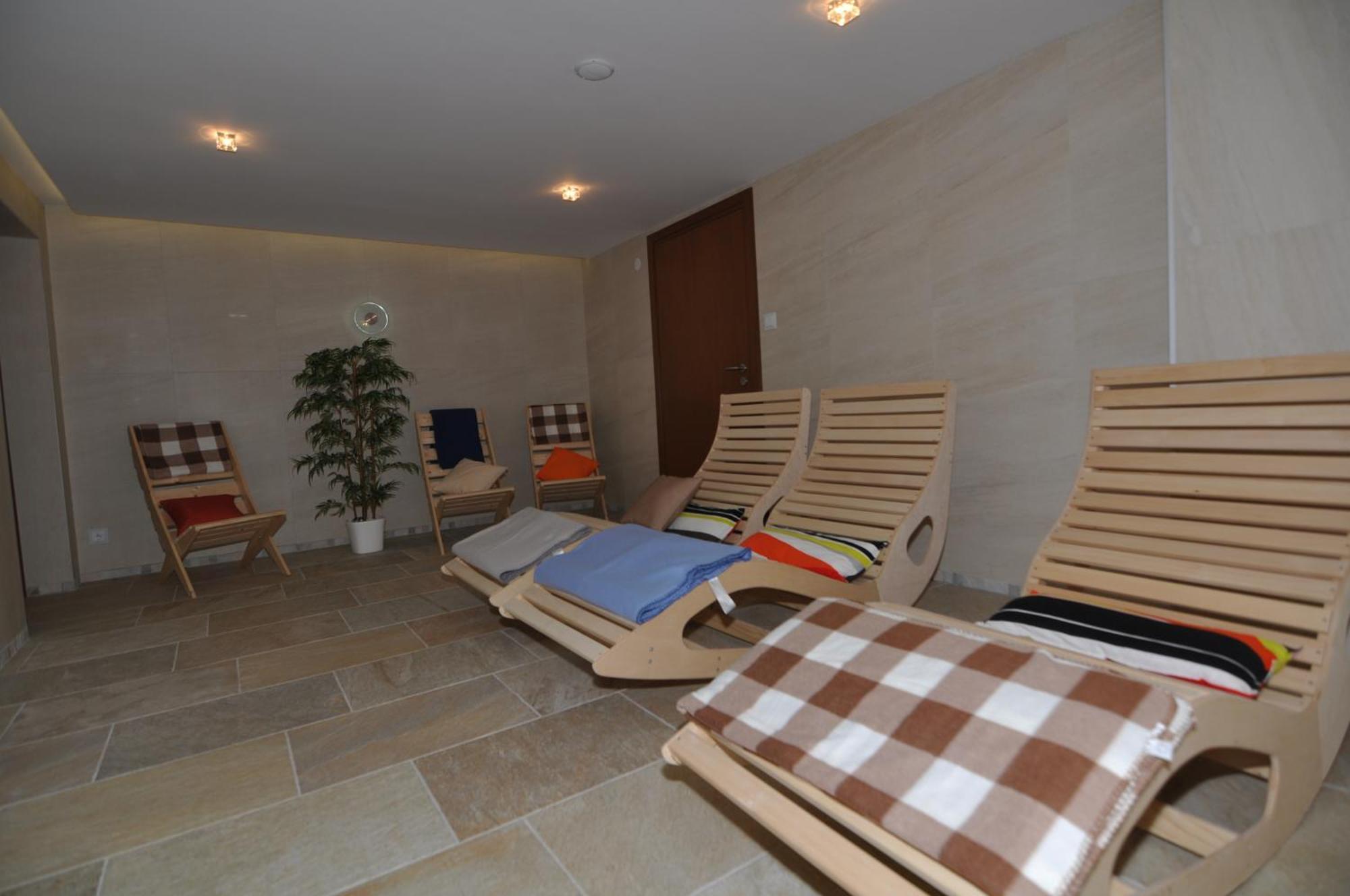 Jasminowe Ogrody Bed & Breakfast Щирк Екстериор снимка