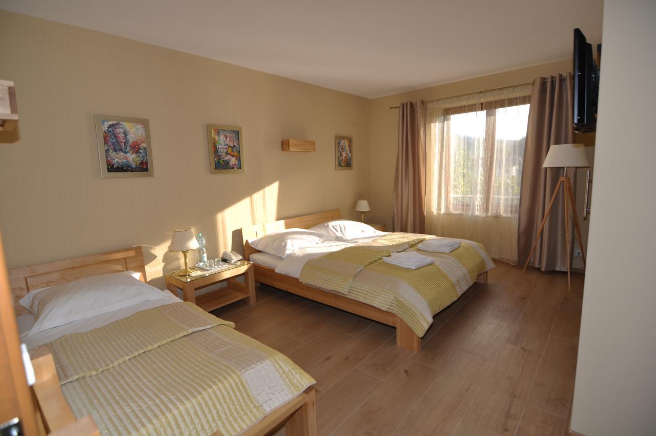 Jasminowe Ogrody Bed & Breakfast Щирк Екстериор снимка