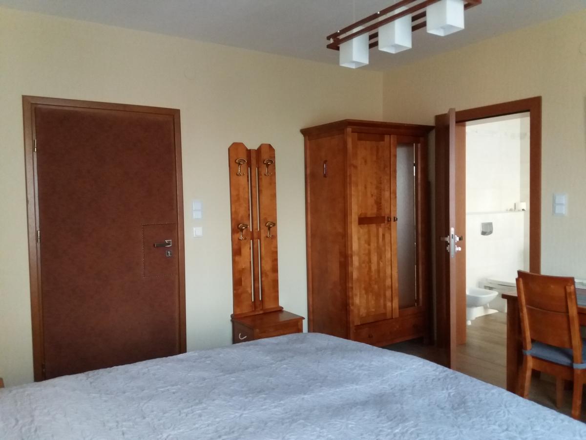 Jasminowe Ogrody Bed & Breakfast Щирк Екстериор снимка